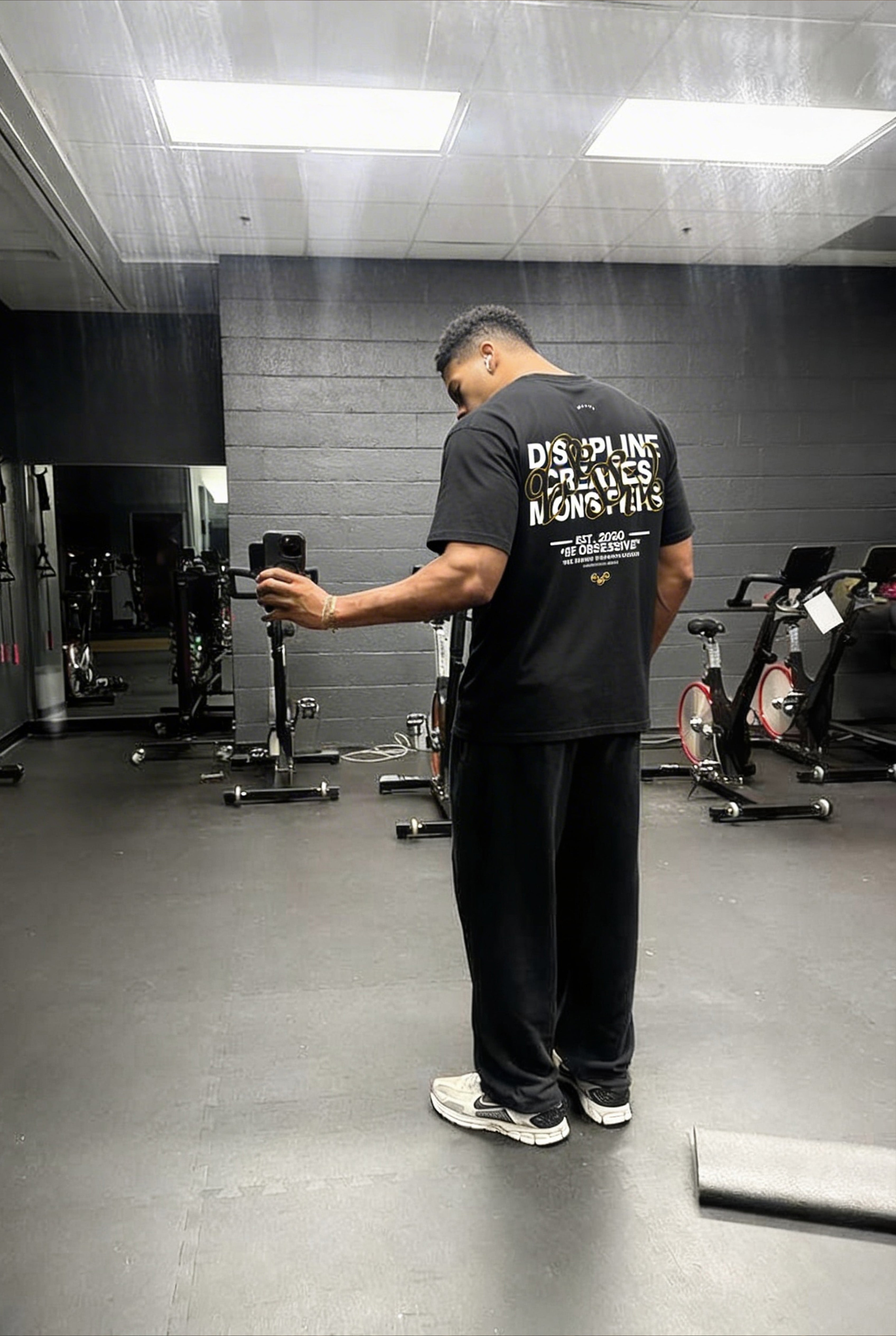 DISCIPLINE CREATES MONSTERS OVERSIZED T-SHIRT - NEGRO