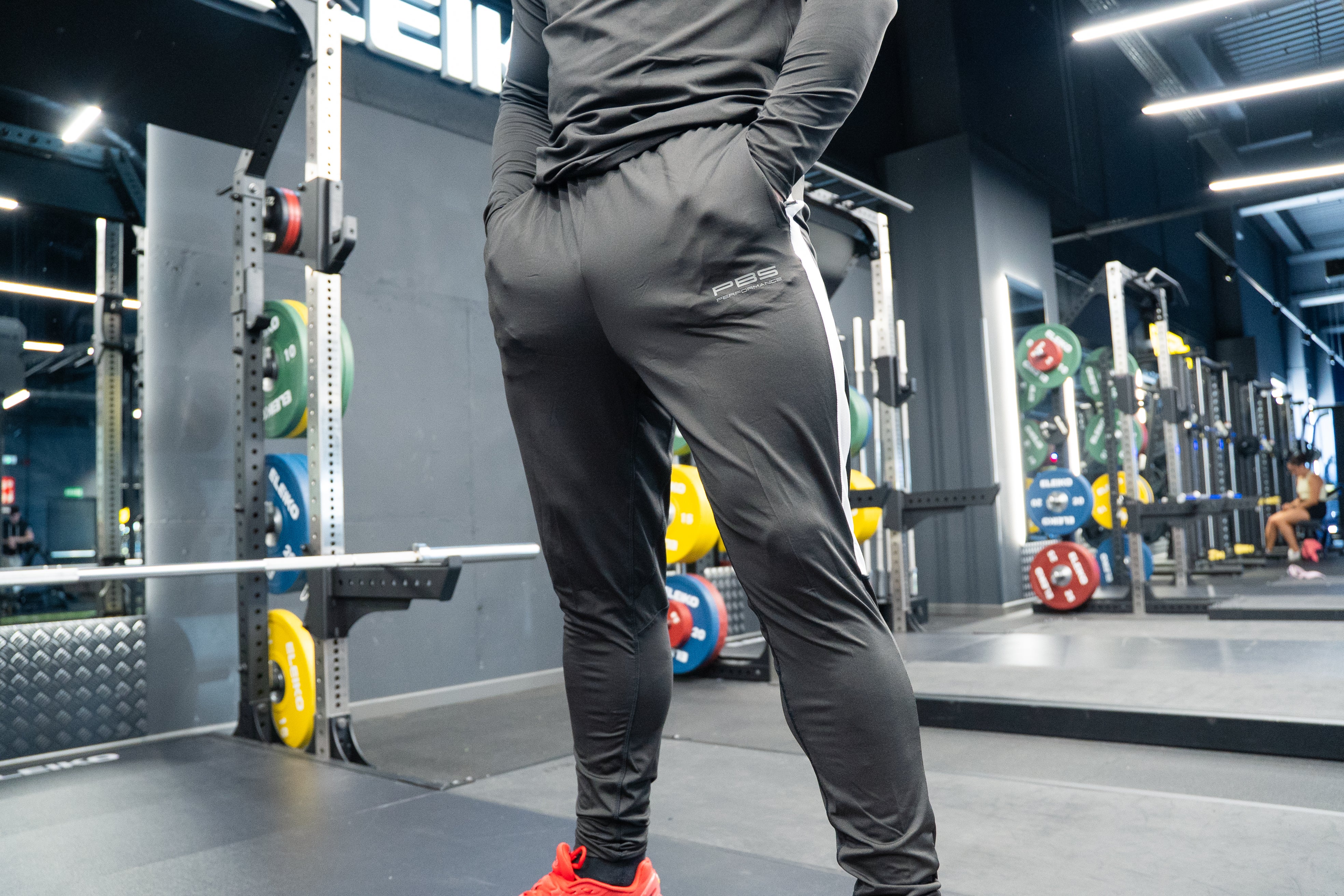 PERFORMANCE TECH PANT - NEGRO/BLANCO