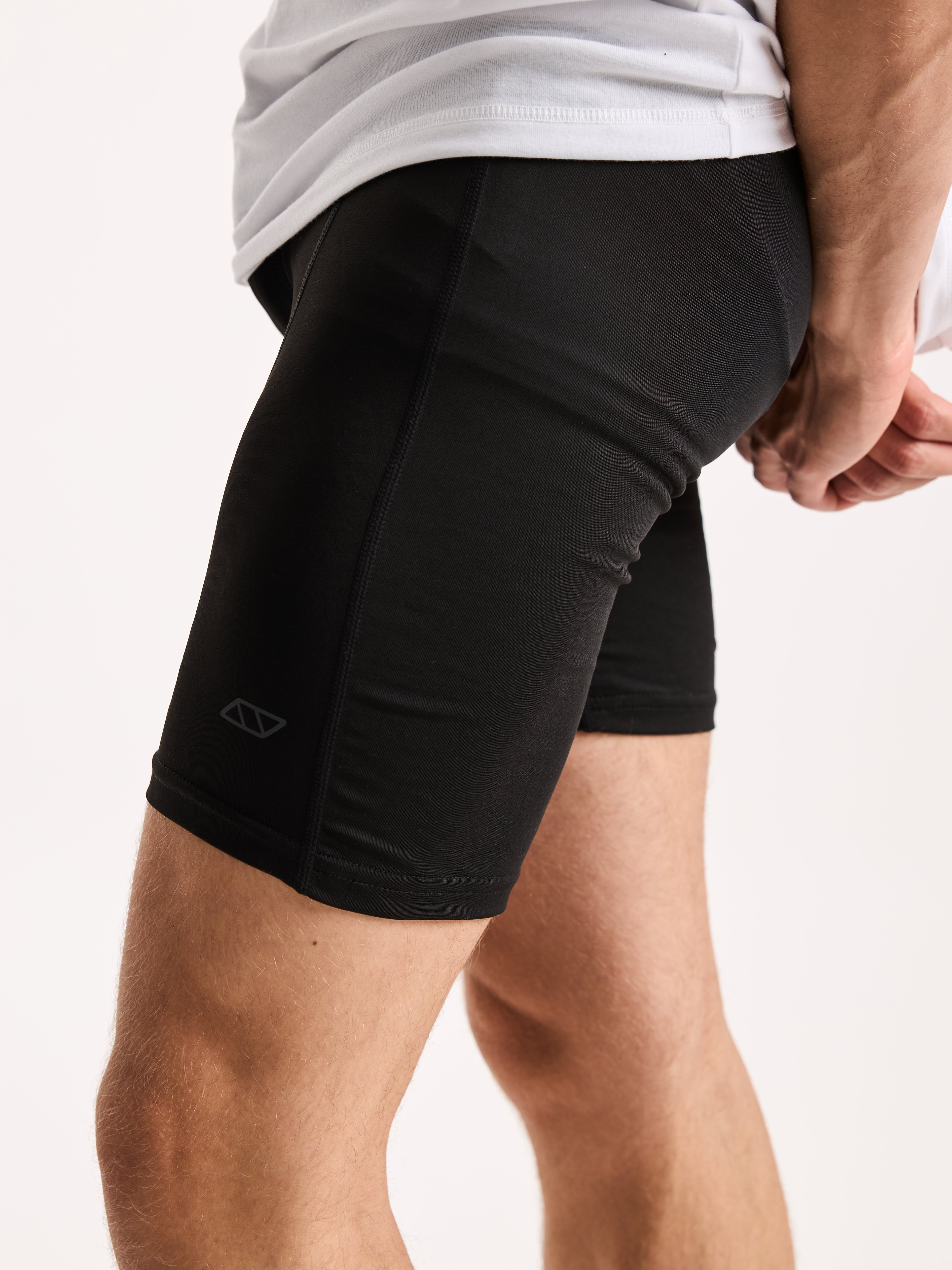 MALLAS CORTAS PERFORMANCE PBS - NEGRO