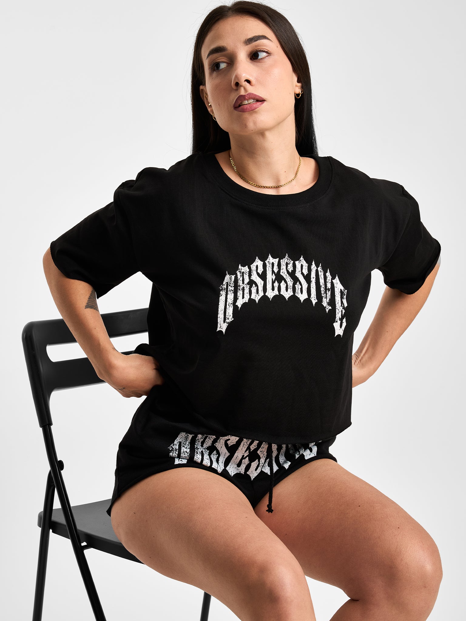 OBSESSIVE GRAPHIC CROPPED T-SHIRT - NEGRO