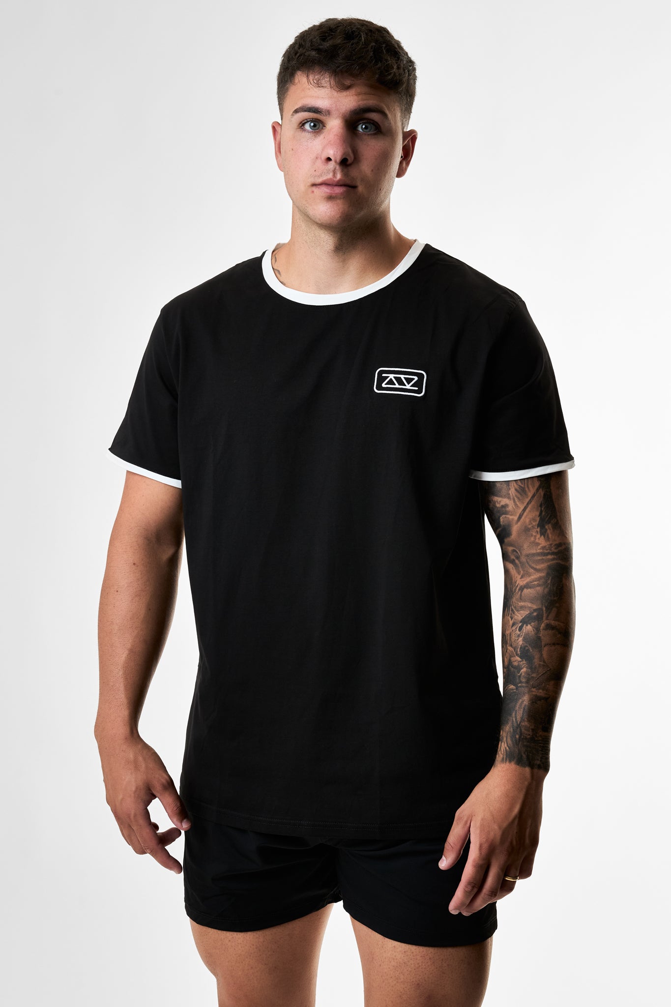 CAMISETA BÁSICA PBS - NEGRO