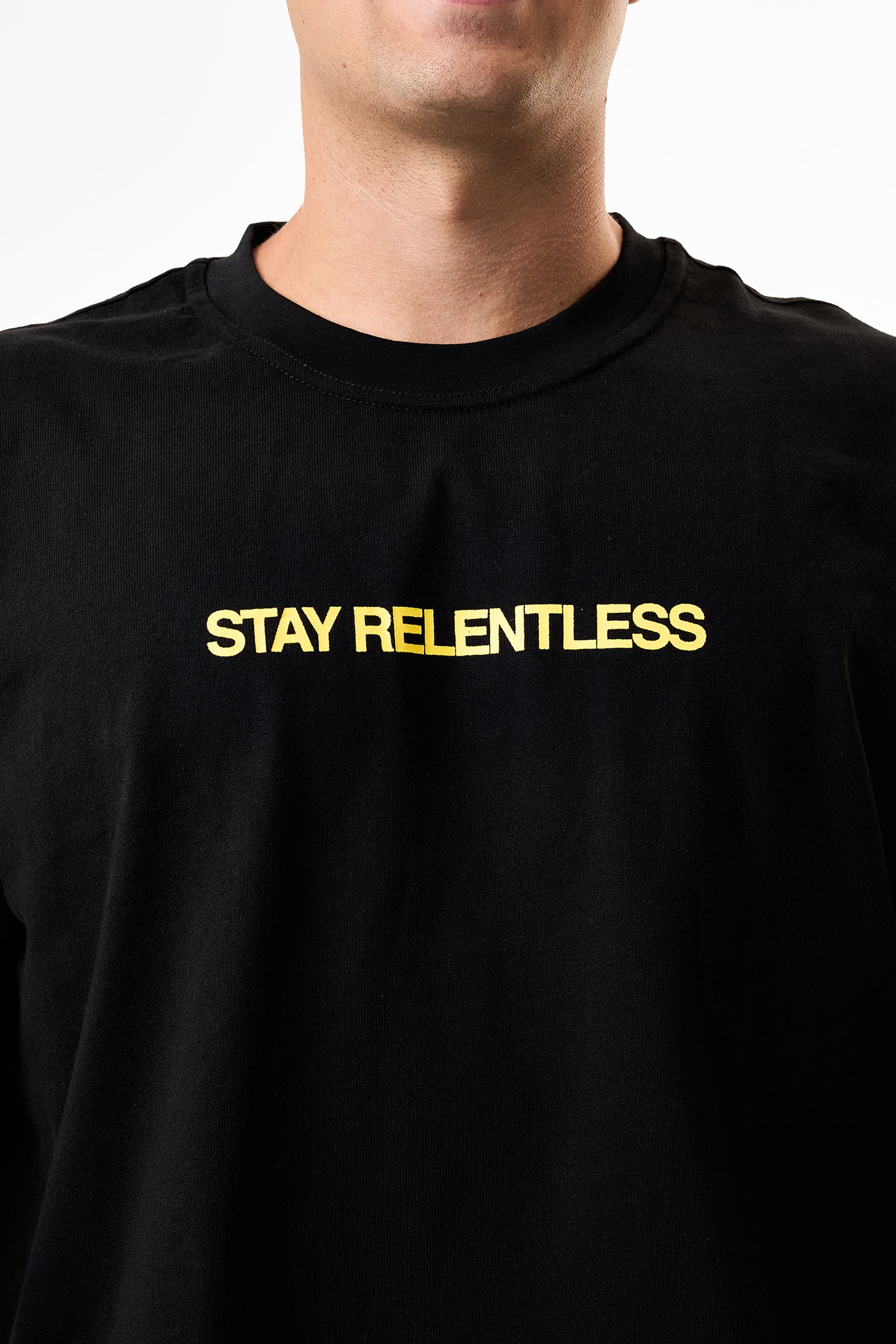 CAMISETA MANGA LARGA STAY RELENTLESS - NEGRO