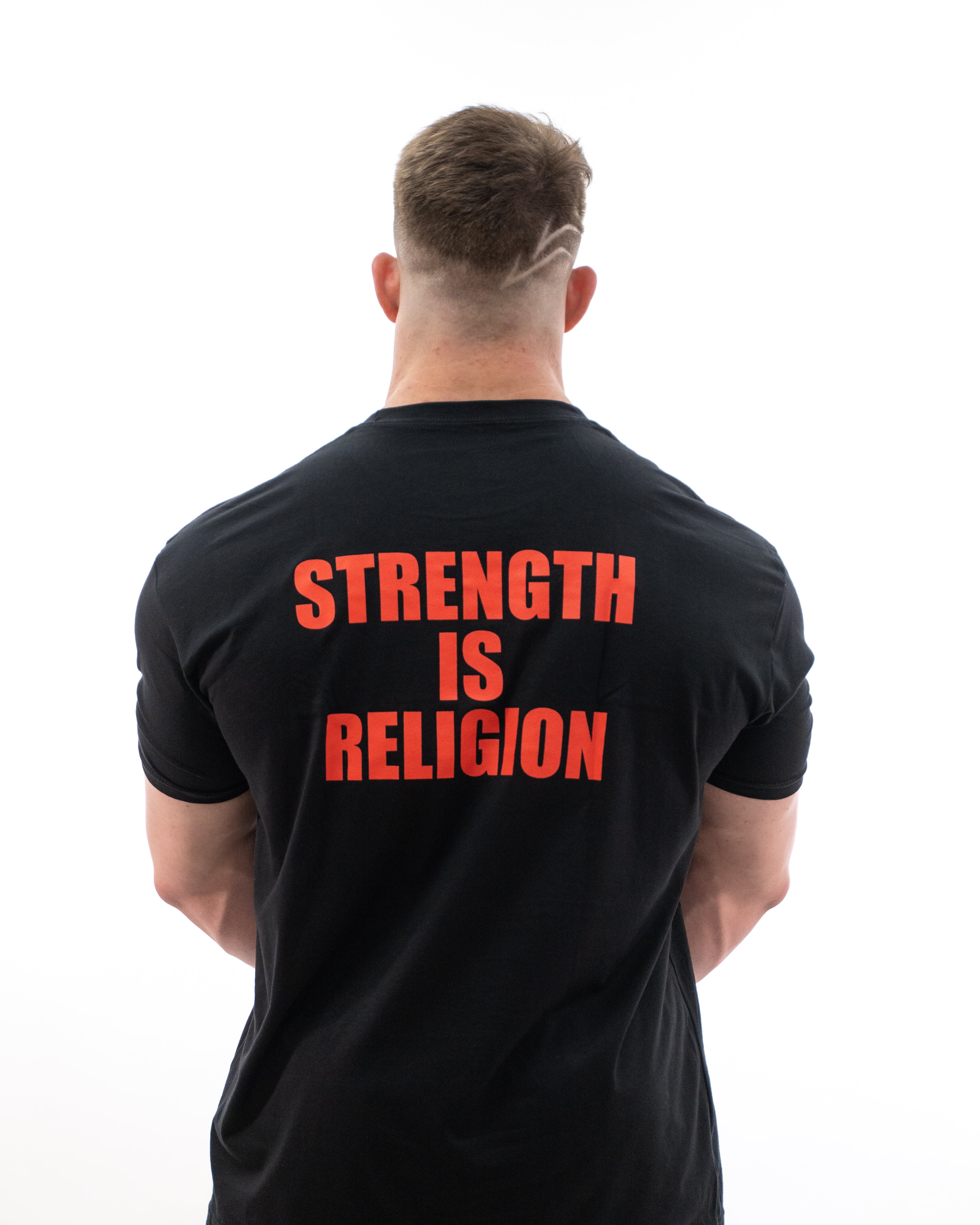 CAMISETA STRENGTH IS RELIGION - NEGRO