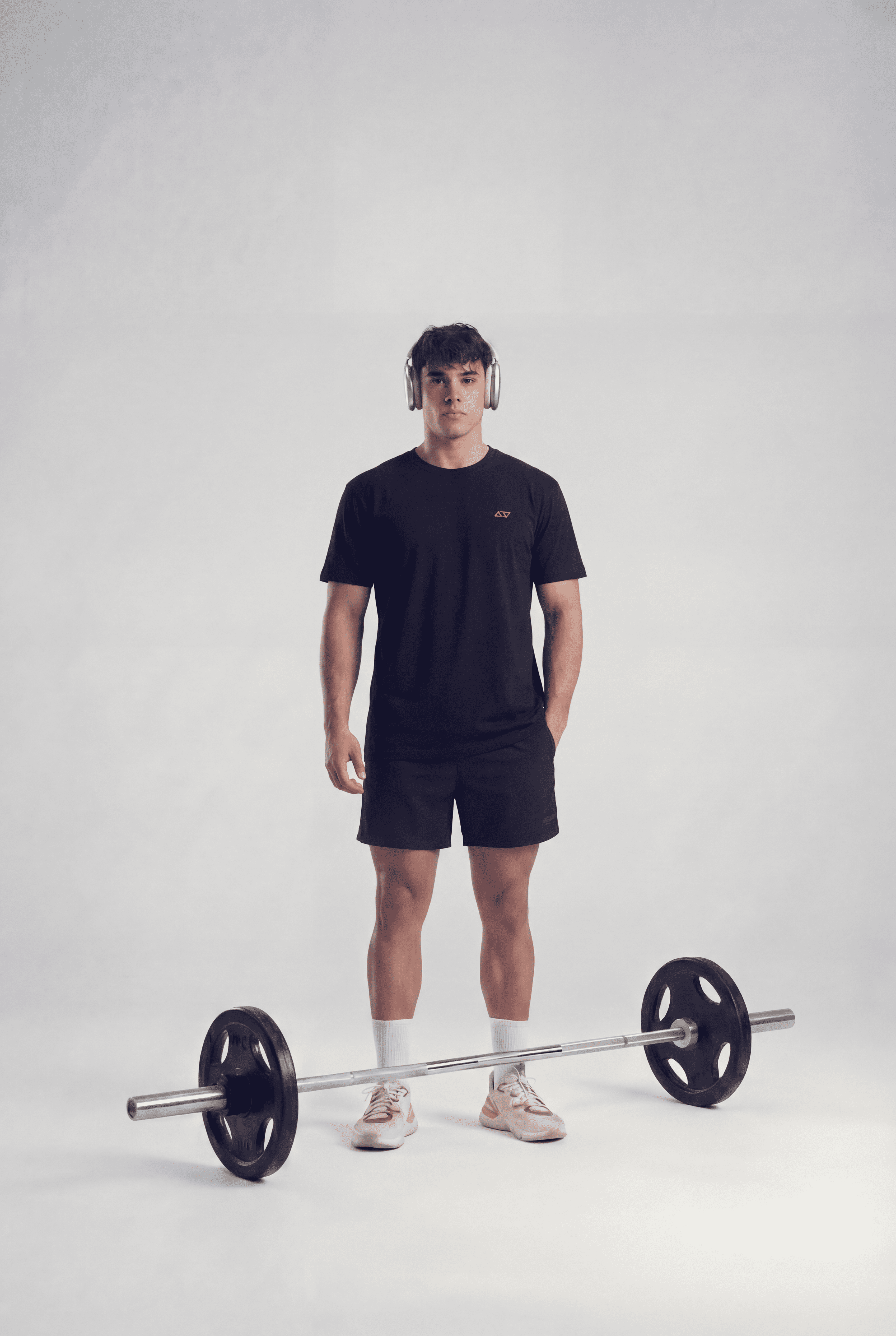 CAMISETA STRENGTH IS RELIGION - NEGRO