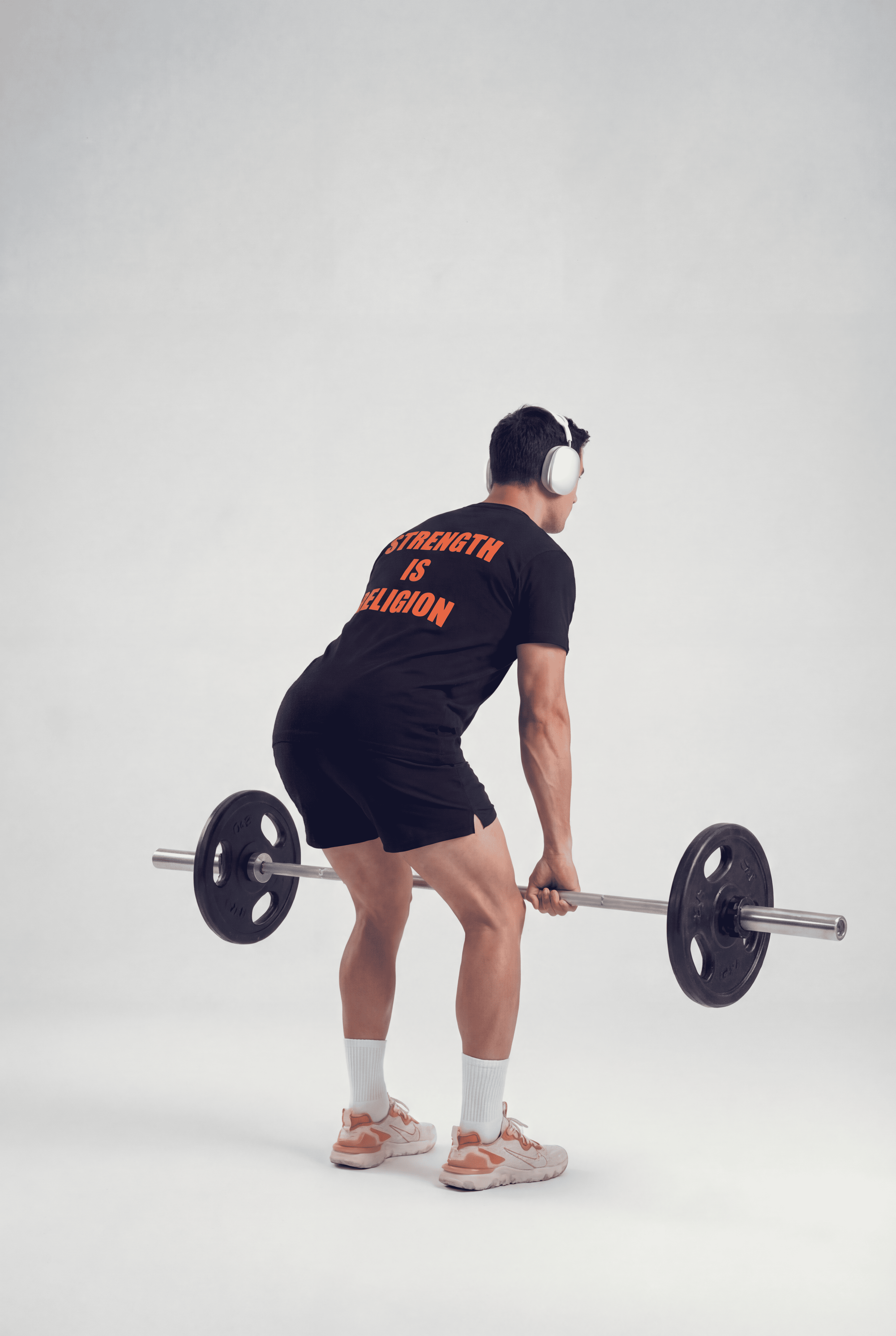 CAMISETA STRENGTH IS RELIGION - NEGRO