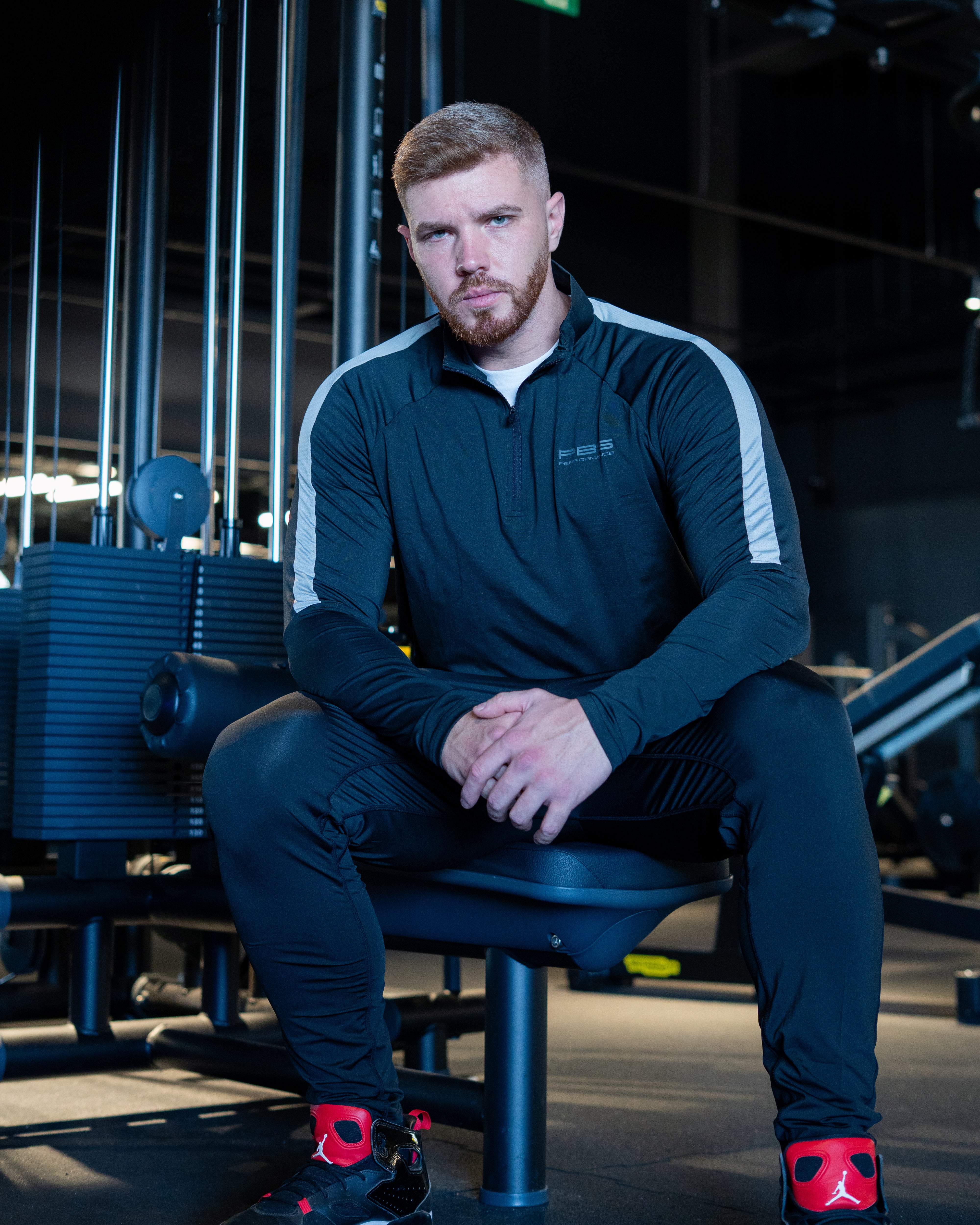 PERFORMANCE TECH PANT - NEGRO/GRIS