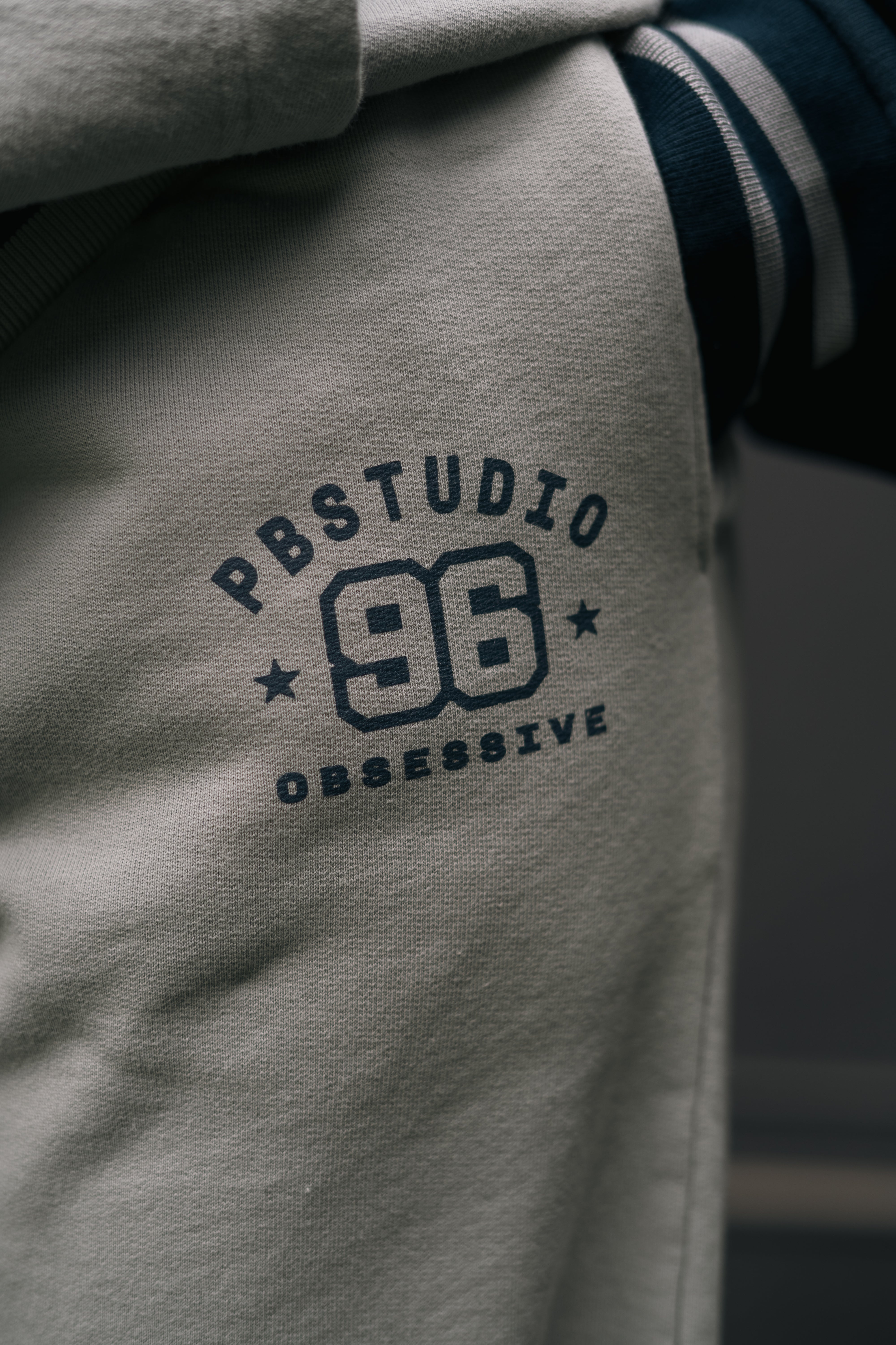 VARSITY JOGGER - GRIS