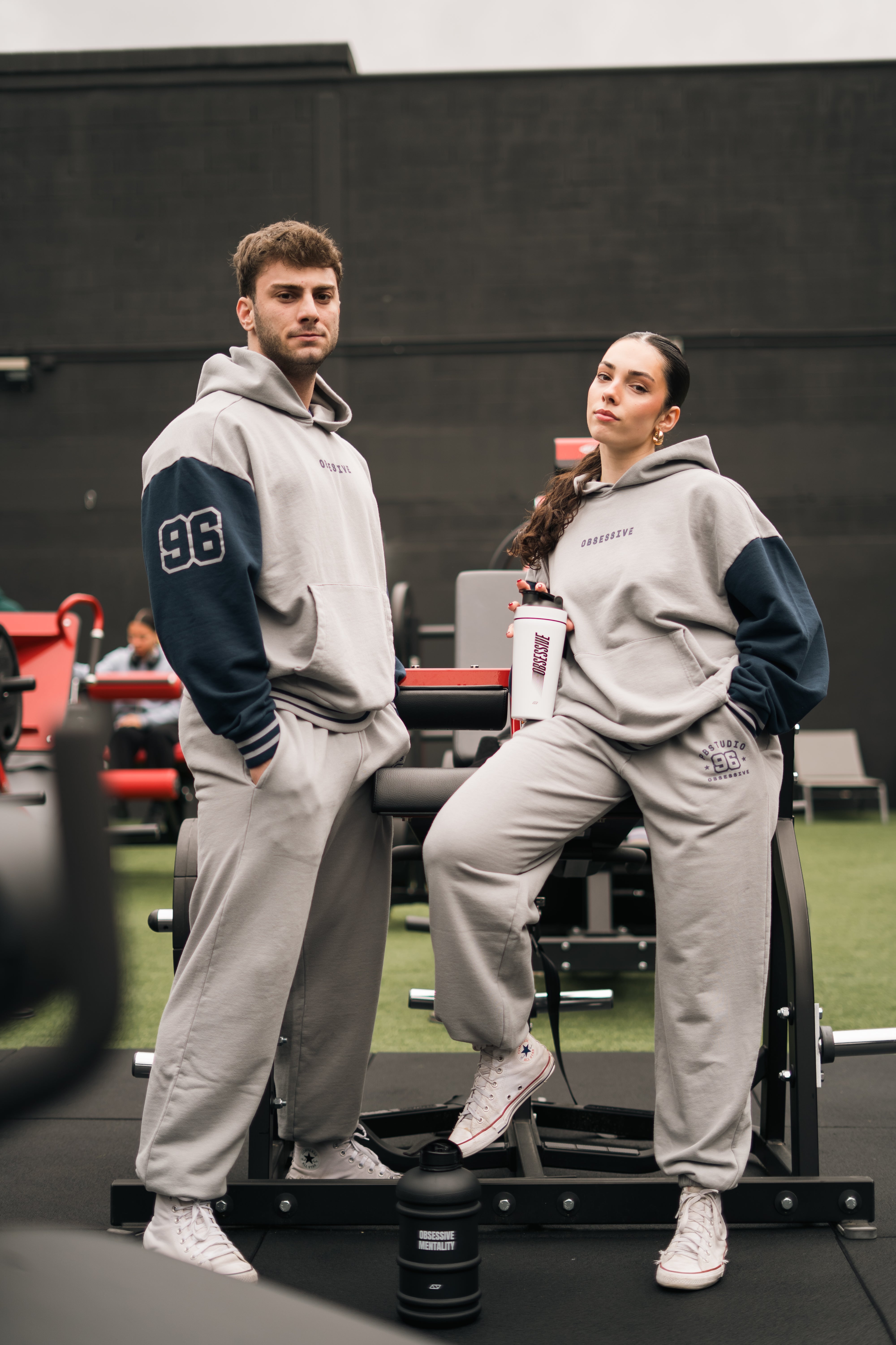 VARSITY JOGGER - GRIS