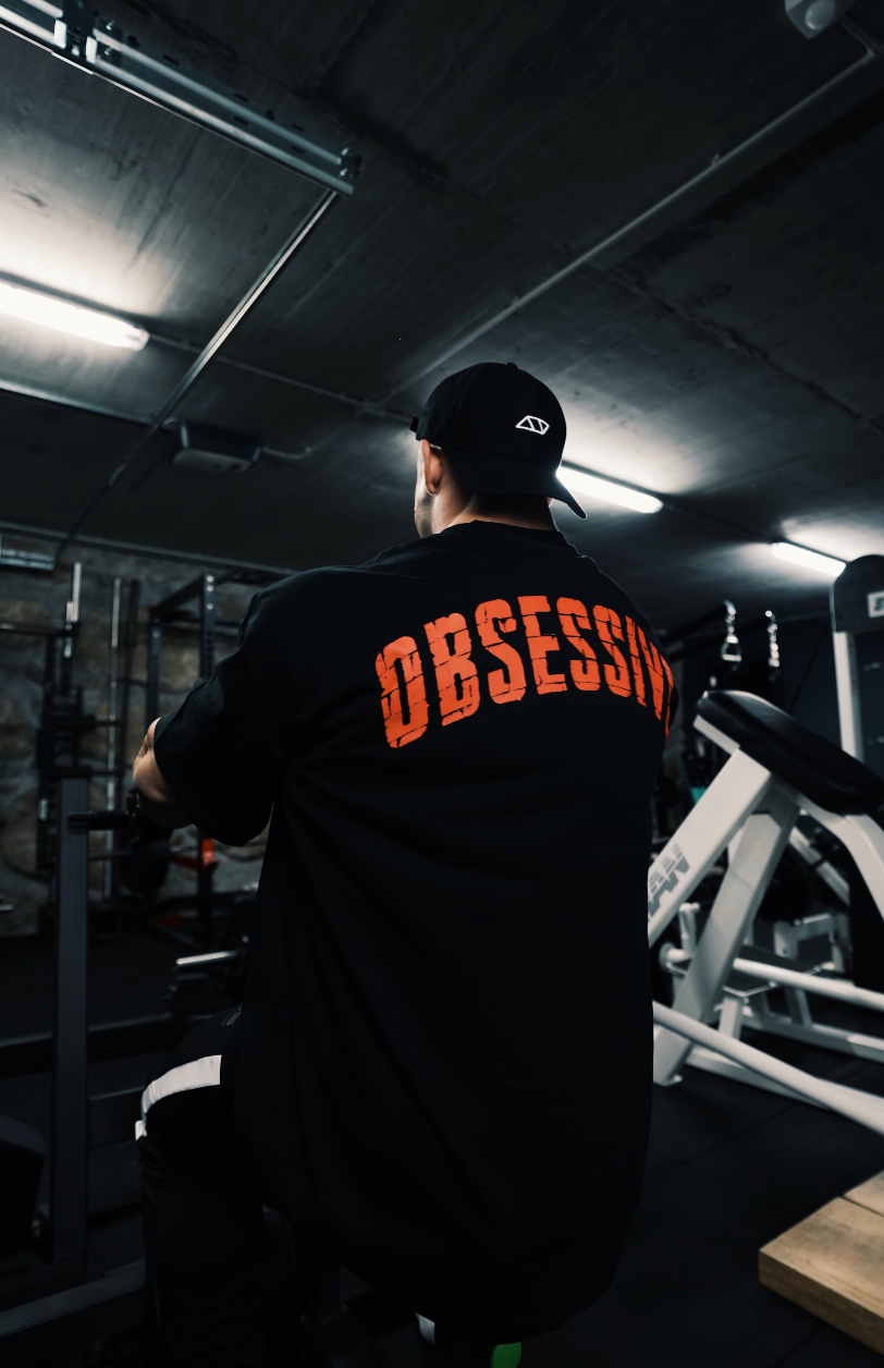 OBSESSIVE 2.0 OVERSIZED T-SHIRT - NEGRO Y ROJO