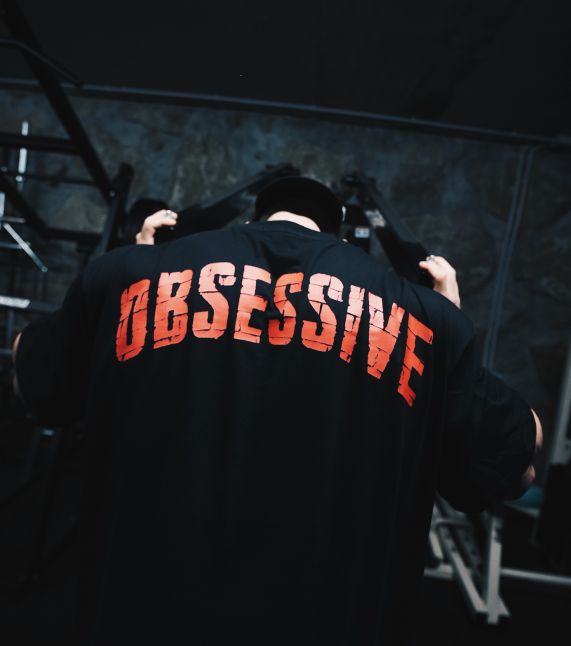 OBSESSIVE 2.0 OVERSIZED T-SHIRT - NEGRO Y ROJO