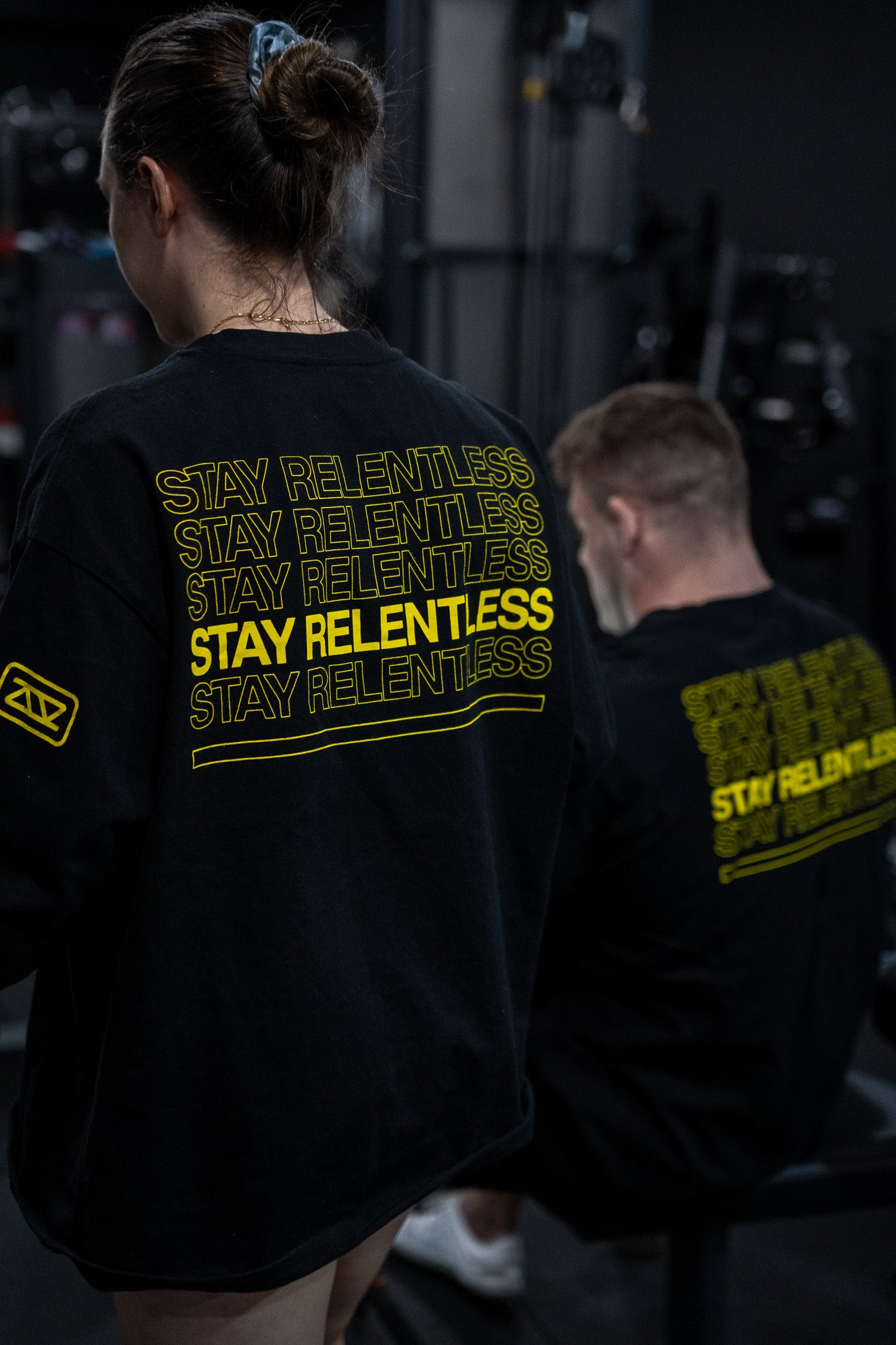 CAMISETA MANGA LARGA STAY RELENTLESS - NEGRO