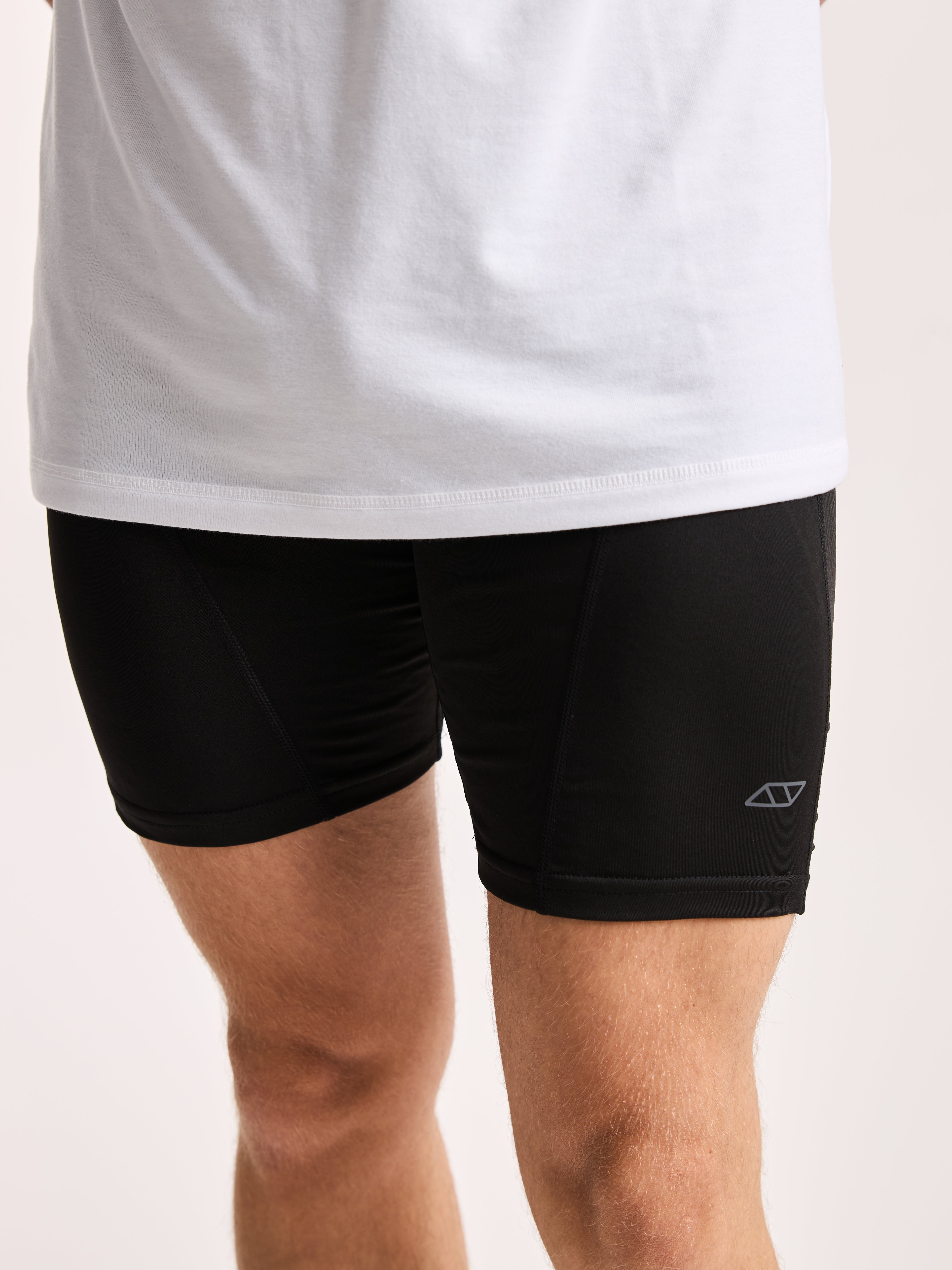 MALLAS CORTAS PERFORMANCE PBS - NEGRO