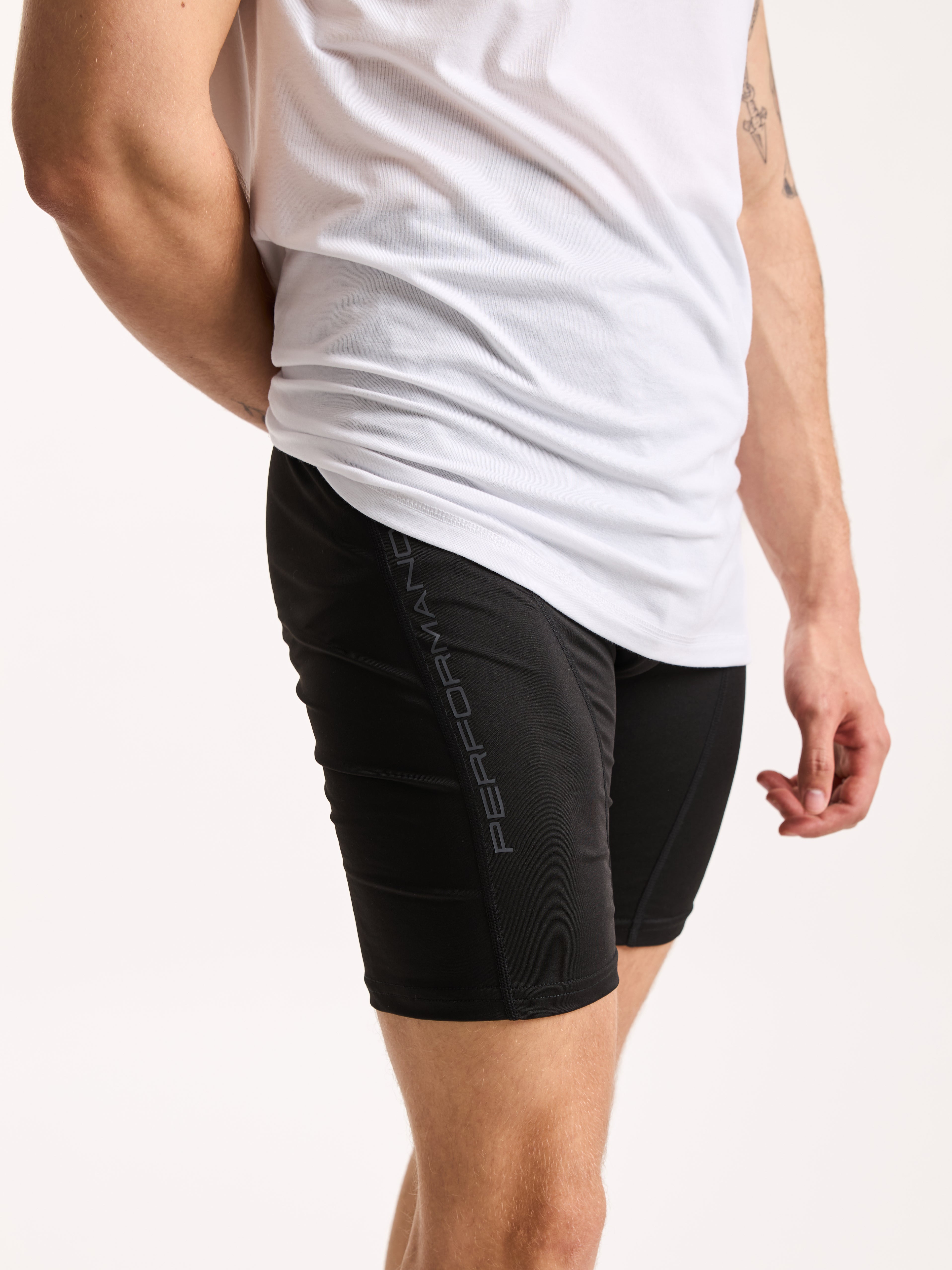 MALLAS CORTAS PERFORMANCE PBS - NEGRO