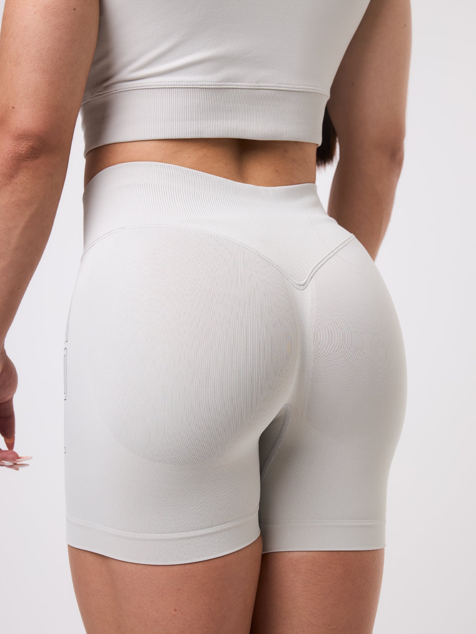 SHORT UNBROKEN - BEIGE