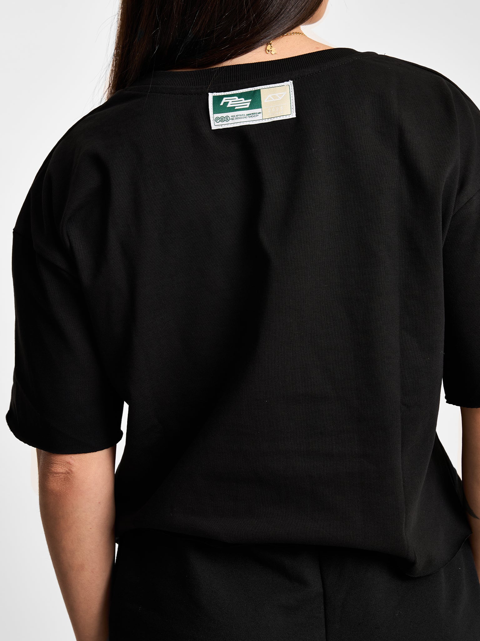 OBSESSIVE GRAPHIC CROPPED T-SHIRT - NEGRO