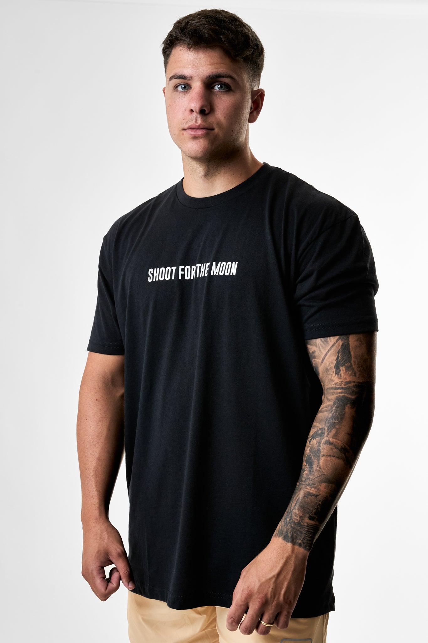 CAMISETA SHOOT FOR THE MOON - NEGRO