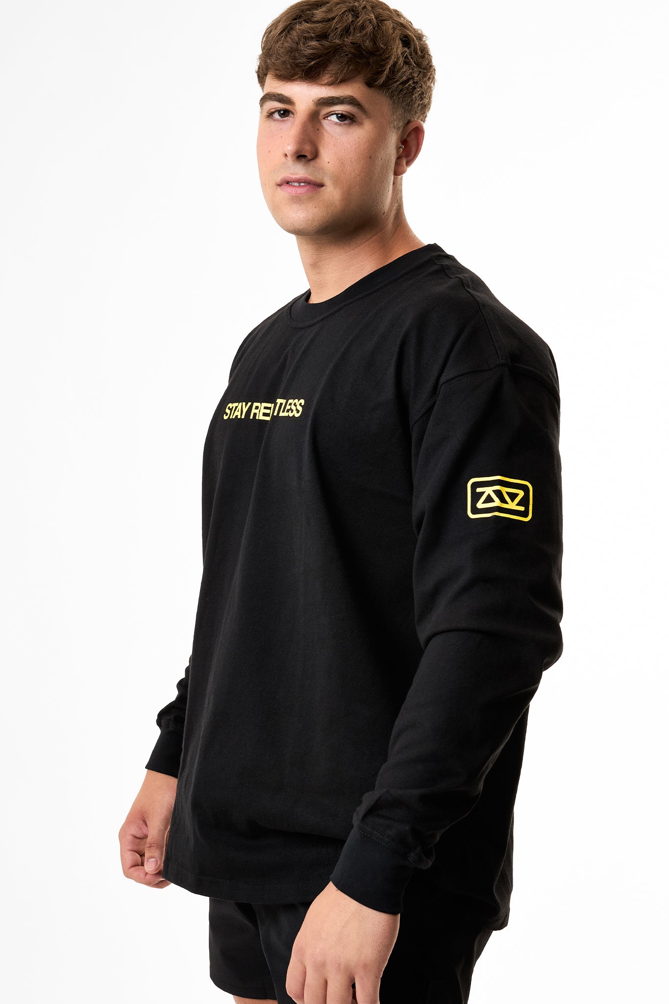 CAMISETA MANGA LARGA STAY RELENTLESS - NEGRO