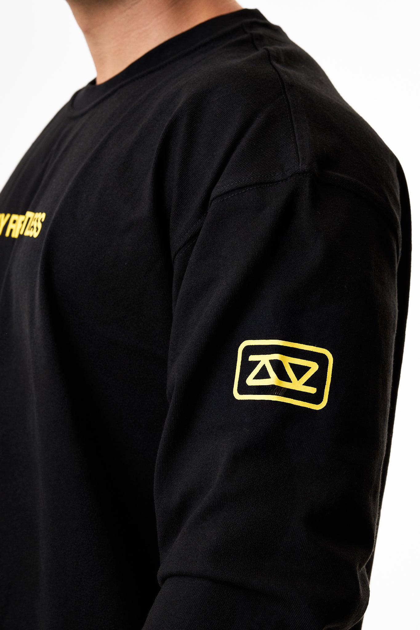 CAMISETA MANGA LARGA STAY RELENTLESS - NEGRO