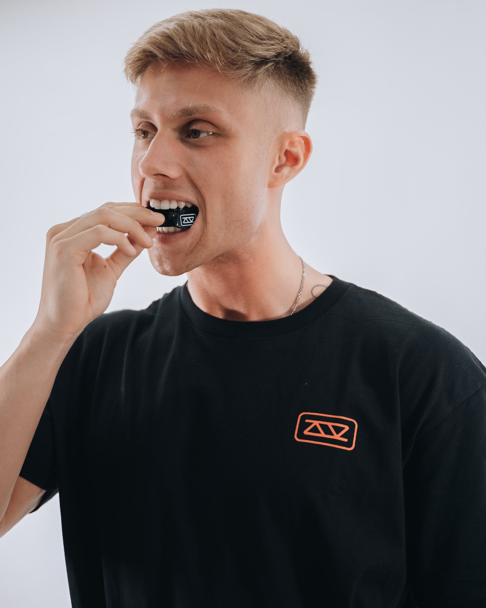 BUCAL DE FUERZA - NEGRO