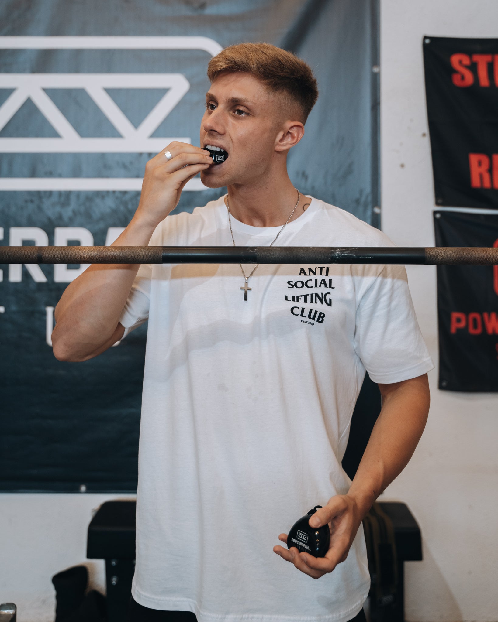 BUCAL DE FUERZA - NEGRO