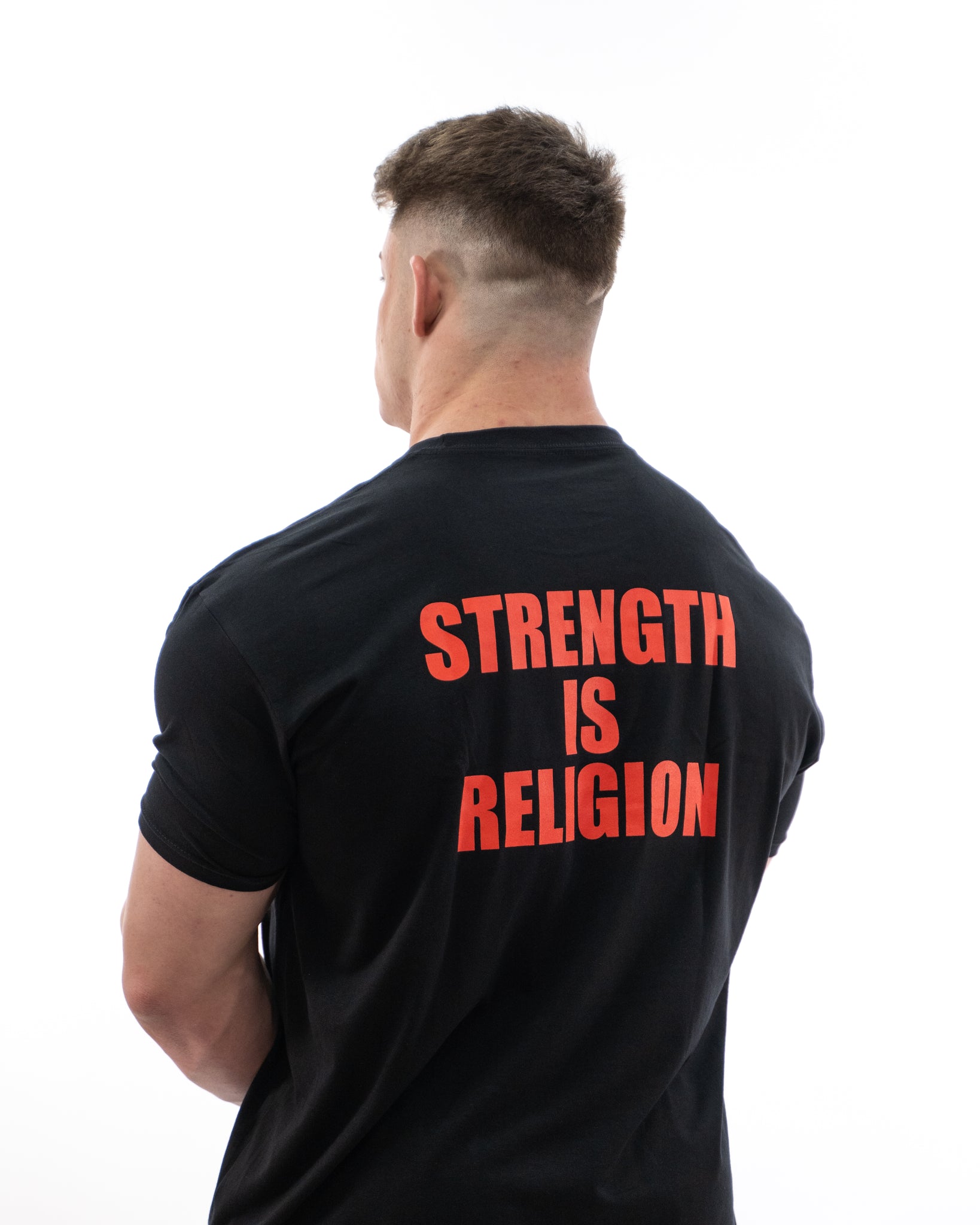 Camiseta Strength Is Religion - Negra